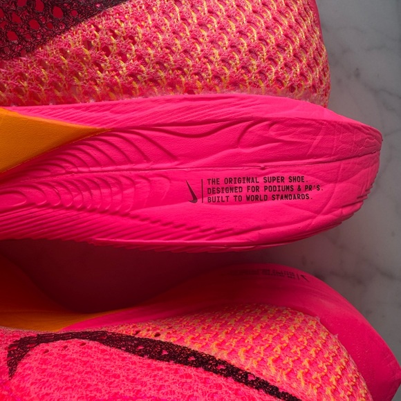 Nike Vaporfly 3
Women's Road Racing Shoes - Picture 12 of 12